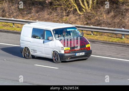 Progetto Van Blanc 2001 VW Volkswagen Transporter 1,9SDI Van T4 camper van 1896cc Diesel conversione combinata Foto Stock