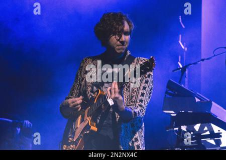 Milano, Italia. 01st Feb, 2023. La band indie-rock britannica The Kooks si esibirà dal vivo al Fabrique di Milano il 1 febbraio 2023 (Photo by Maria Laura Arturi/NurPhoto) Credit: NurPhoto SRL/Alamy Live News Foto Stock