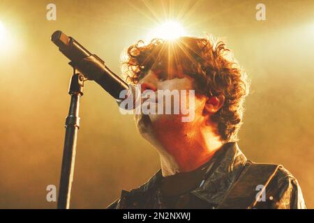 Milano, Italia. 01st Feb, 2023. La band indie-rock britannica The Kooks si esibirà dal vivo al Fabrique di Milano il 1 febbraio 2023 (Photo by Maria Laura Arturi/NurPhoto) Credit: NurPhoto SRL/Alamy Live News Foto Stock