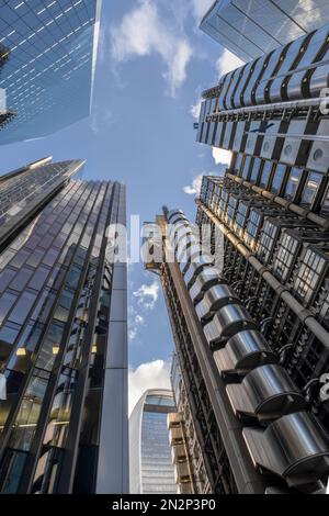 City of London Financial District e CBD. Edifici alti su Lime St., tra cui lo Scalpel (Kohn Pedersen Fox) e i Lloyds di Londra (Richard Rogers) Foto Stock