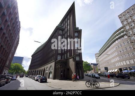 AMBURGO, GERMANIA - 6 LUGLIO 2022: Edificio degli uffici Chilehaus ad Amburgo, Germania. Si trova nel quartiere Kontorhaus. È stato iscritto come UNESCO Foto Stock