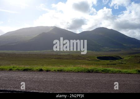 Il Corbetts Beinn Spionnaidh & Cranstackie sulla NC500 dalla A838 strada vicino Durness nel Nord Ovest Sutherland, Highlands scozzesi, Scozia, Regno Unito. Foto Stock