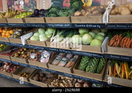 Frutta e verdura fresca in vendita in azienda, Berkshire, Inghilterra, Regno Unito, Europa Foto Stock