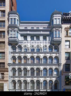 Centro di Boston: Il Landmark Richards Building, costruito nel 1858 come Shaw Building a cinque piani, ha aggiunto due piani nel 1889. Tra gli ultimi edifici in ghisa della città. Foto Stock