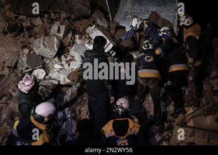 Harem, Siria. 07th Feb, 2023. ANAS Alkharboutli/dpa/Alamy Live News Foto Stock