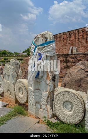 08 24 2015 pietra ha rovinato il buddhista Maha Chaitya, un grande stupa costruito nel III secolo a.C. ad Amaravati, Andhra Pradesh India Asia. Foto Stock