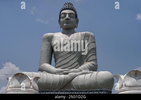 08 24 2015 statua del Buddha di Dhyana 125 piedi (38 m) sulle rive del fiume Krishna Amravati Andhra Pradesh INDIA Asia. Foto Stock