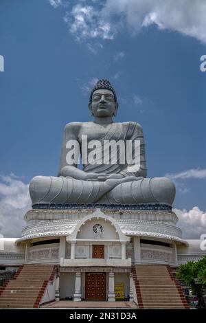 08 24 2015 statua del Buddha di Dhyana 125 piedi (38 m) sulle rive del fiume Krishna Amravati Andhra Pradesh INDIA Asia. Foto Stock
