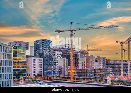 Oslo Norvegia, sunrise skyline della città nel quartiere degli affari e Barcode Project Foto Stock