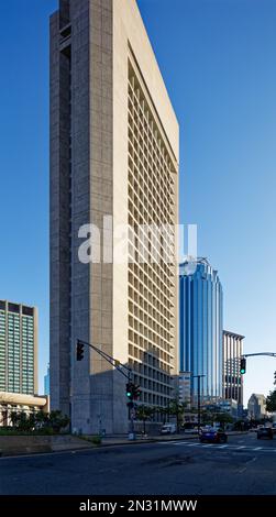 Boston Fenway: 177 torri Huntington sopra Christian Science Plaza. Il cemento è tinto di arenaria, per abbinare la prima Chiesa di Cristo, scienziato. Foto Stock