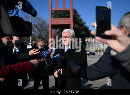 Genf, Svizzera. 07th Feb, 2023. Il presidente federale Frank-Walter Steinmeier parla ai giornalisti. Il Presidente federale ha diverse nomine a Ginevra con il Comitato Internazionale della Croce Rossa. Credit: Britten/dpa/Alamy Live News Foto Stock