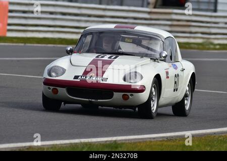 Bill Watt, Lotus Elan S2, Adams e Page Swinging Sessanta, Gruppo 2, vetture oltre 2000cc, divise in 6 classi G a i, una gara di quaranta minuti con l'opt Foto Stock