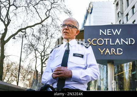 Londra, Regno Unito. 07th Feb, 2023. Sir Mark Rowley, incontrò il commissario della polizia, fa una breve dichiarazione sulla condanna odierna dell'ex agente della polizia incontrato David Carrrick. Credit: Imageplotter/Alamy Live News Foto Stock