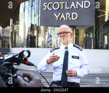 Londra, Regno Unito. 07th Feb, 2023. Sir Mark Rowley, incontrò il commissario della polizia, fa una breve dichiarazione sulla condanna odierna dell'ex agente della polizia incontrato David Carrrick. Credit: Imageplotter/Alamy Live News Foto Stock