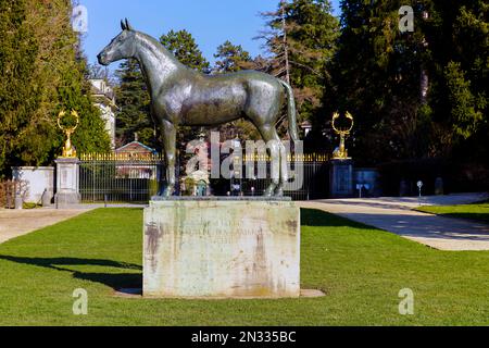 Grande statua di cavallo a Wenkenpark, Riehen, Canton Basilea-Città, Svizzera. Foto Stock