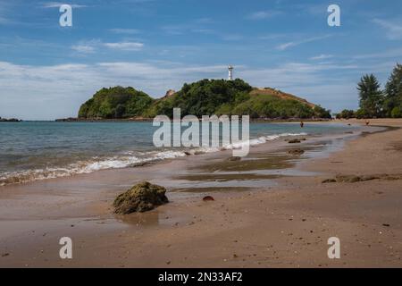 Faro di Koh Lanta nel Parco Nazionale di Mu Ko Lanta, Krabi, Thailandia Foto Stock