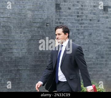 Downing St, Londra, 7th febbraio 2023, Regno Unito a seguito di questa rimpasto mattutino, i ministri del Gabinetto arrivano per una riunione ritardata del Gabinetto che si terrà nel pomeriggio. NELLA FOTO: Johnny Mercer Ministro degli Affari dei Veterani Bridget Catterall AlamyLiveNews Foto Stock