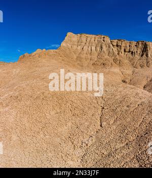 Un'andiera di vette erose sul Castle Trail, il Badlands National Park, South Dakota, USA Foto Stock
