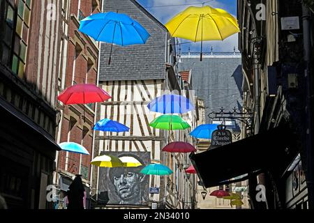 Rouen è una città sul fiume Senna nel nord della Francia. È la prefettura della regione della Normandia e il dipartimento della Senna Marittima. Foto Stock