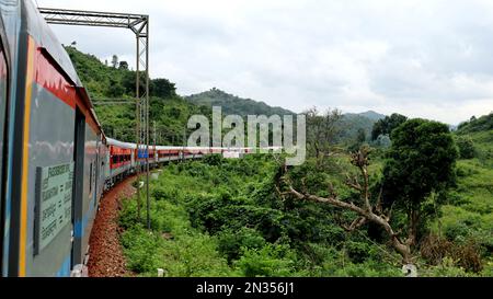 Ferrovia indiana, pullman di lusso di ferrovie indiane, tour della valle di Araku, popolare viaggio in treno Foto Stock