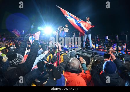 Oberhof, Germania. 07th Feb, 2023. Atleti provenienti dalla Norvegia arrivano alla cerimonia di apertura in occasione dei Campionati Mondiali di Biathlon. Credit: Hendrik Schmidt/dpa/Alamy Live News Foto Stock