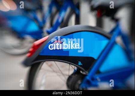 A selective focus photo of a Citi bike rental bike parked in the Meatpacking District of New York. Foto Stock