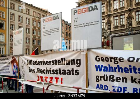 Monaco, Germania. 28th ago, 2017. Il 28 agosto 2017 Pegida Munich marciò di nuovo per le strade di Monaco. È una delle loro ultime marce a Monaco. Ancora una volta ha aderito solo alla marcia razzista. (Foto di Alexander Pohl/Sipa USA) Credit: Sipa USA/Alamy Live News Foto Stock