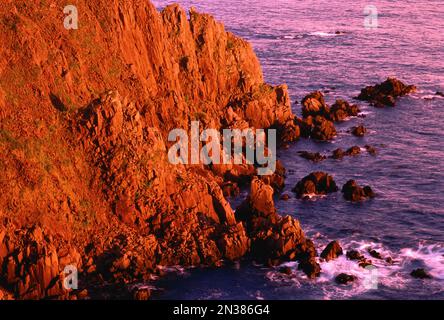 Scogliere rocciose e acqua al tramonto testa meridionale, Grand Manan Island New Brunswick, Canada Foto Stock