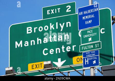 Segno su Franklin D. Roosevelt East River Drive, Manhattan, New York, New York, Stati Uniti d'America Foto Stock