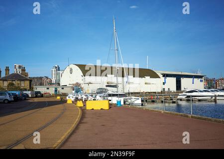 Scena sui vecchi moli presso il porto turistico di Ipswich, Regno Unito Foto Stock