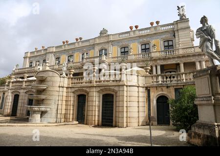 Queluz, Lisbona, Portogallo - 21 novembre 2022: Bellissimo Palazzo Nazionale di Queluz a Lisbona Foto Stock