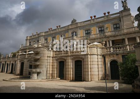 Queluz, Lisbona, Portogallo - 21 novembre 2022: Bellissimo Palazzo Nazionale di Queluz a Lisbona Foto Stock