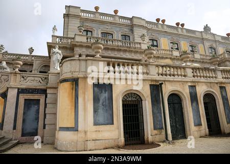 Queluz, Lisbona, Portogallo - 21 novembre 2022: Bellissimo Palazzo Nazionale di Queluz a Lisbona Foto Stock