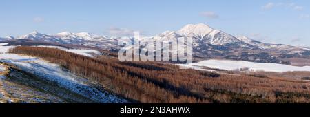 Paesaggio e catena montuosa, Monte Shari, penisola di Shiretoko, Hokkaido, Giappone Foto Stock