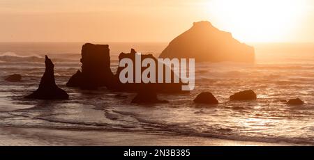 Tramonto a Bandon Beach, Oregon, Stati Uniti Foto Stock