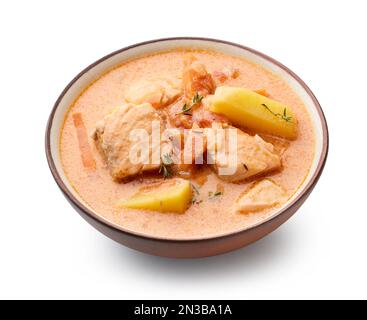 ciotola di salmone e zuppa di pomodoro isolata su sfondo bianco Foto Stock