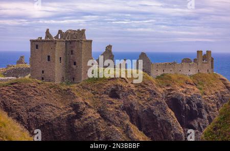 CASTELLO DI DUNNOTTAR, SCOZIA - Castello di Dunnottar, una fortezza medievale in rovina, sulla costa nord orientale vicino Stonehaven. Foto Stock