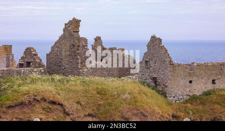 CASTELLO DI DUNNOTTAR, SCOZIA - Castello di Dunnottar, una fortezza medievale in rovina, sulla costa nord orientale vicino Stonehaven. Foto Stock