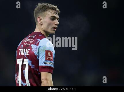 7th febbraio 2023: Turf Moor, Burnley, Lancashire, Inghilterra; fa Cup Football, Burnley contro Ipswich Town; Scott Twine di Burnley Foto Stock