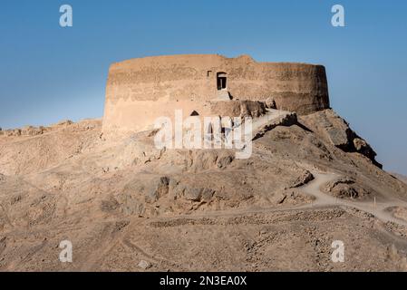 Zoroastriano in rovina, Torre del silenzio, fuori Yazd; provincia di Yazd, Iran Foto Stock