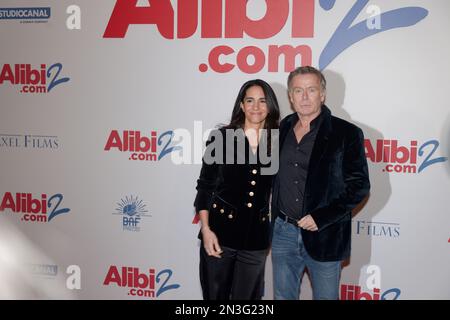 Parigi, Francia. 6th Feb, 2023. Franck Dubosc e sua moglie Danièle Dubosc partecipano alla prima del Alibi.com 2 di Philippe Lacheau a le Grand Rex. Foto Stock