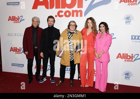 Parigi, Francia. 6th Feb, 2023. Georges Corraface, Philippe Lacheau, Catherine Benguigui, Élodie Fontan e Reem Kherici partecipano alla prima Alibi.com 2 Foto Stock