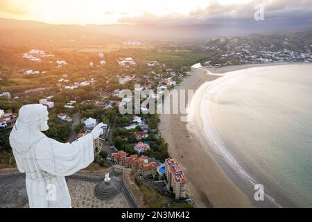 Monumento di gesù cristo in Nicaragua San Juan del sur vista aerea drone Foto Stock