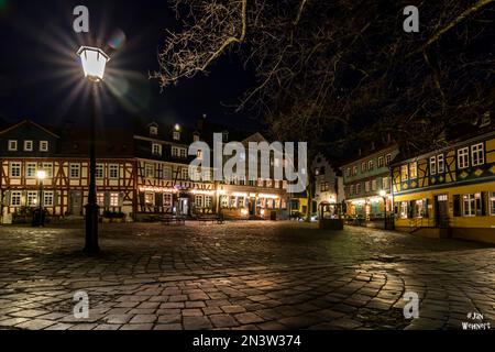 Città vecchia e piazza del mercato di notte, hoechst, Francoforte, Assia, Germania Foto Stock