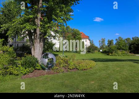 Giardino dell'Eden, Parco attivo di generazione, Parco sensoriale e terapeutico, scultura, Globe, Untermarchtal, Baden-Wuerttemberg, Germania Foto Stock