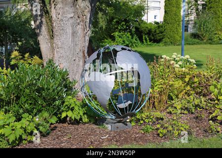 Giardino dell'Eden, Parco attivo di generazione, Parco sensoriale e terapeutico, scultura, Globe, Untermarchtal, Baden-Wuerttemberg, Germania Foto Stock