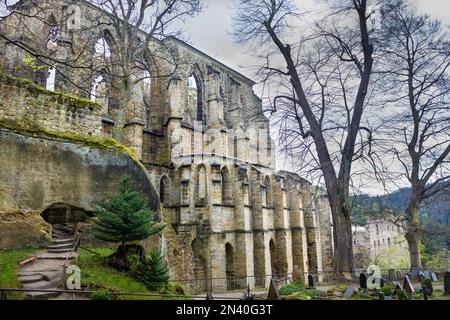 Rovine del monastero medievale in montagna a Oybin, Germania Foto Stock