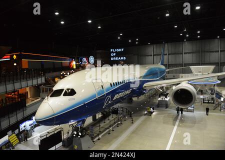 Un Boeing 787 Dreamliner nella sezione Flight of Dreams dell'aeroporto internazionale Chubu Centrair vicino a Nagoya, Giappone. Foto Stock