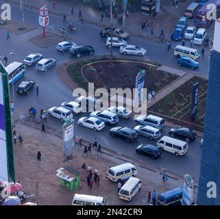 Traffico alla rotonda a Nairobi, Kenya Foto Stock
