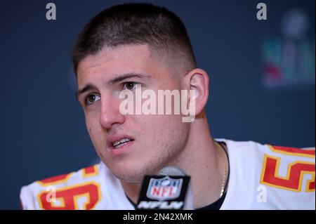 La fine difensiva dei Kansas City Chiefs George Karlaftis parla ai membri dei media durante la disponibilità dei media dei Kansas City Chiefs prima del Super Bowl LVII all'Hyatt Regency Scottsdale Resort and Spa al Gainey Ranch a Phoenix, Arizona. Data immagine: Martedì 7 febbraio 2023. Il Super Bowl LVII si svolgerà domenica 12 febbraio 2023 tra i Kansas City Chiefs e le Philadelphia Eagles. Foto Stock